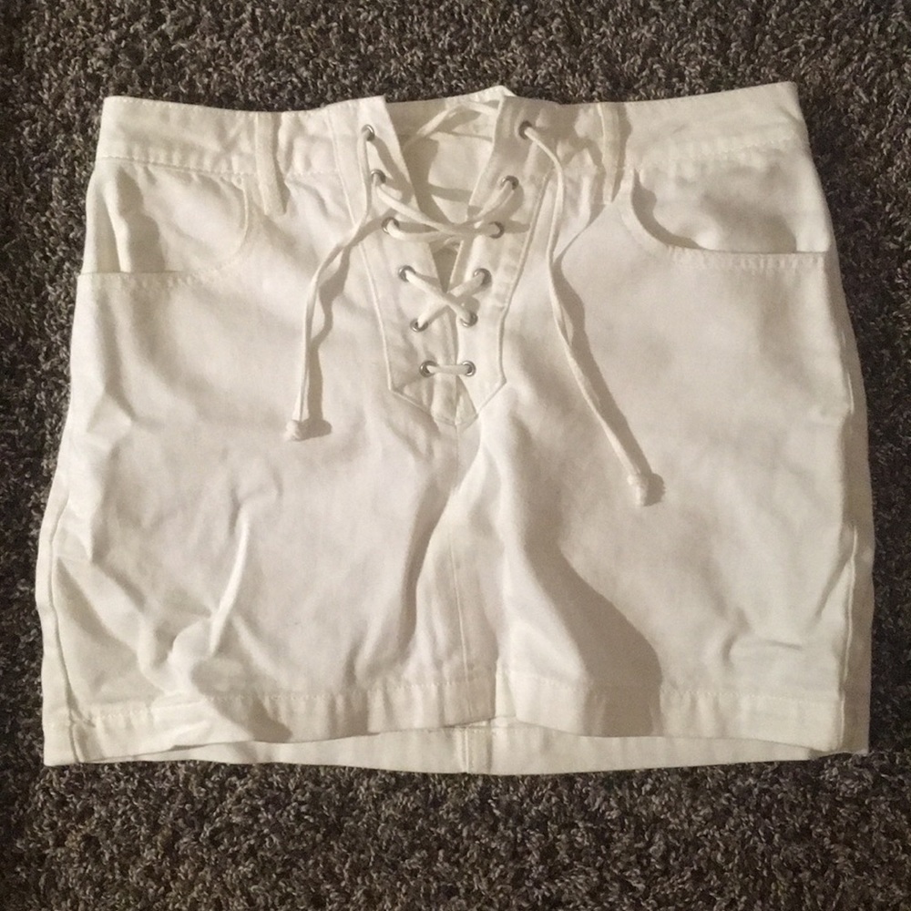 White lace up denim skirt